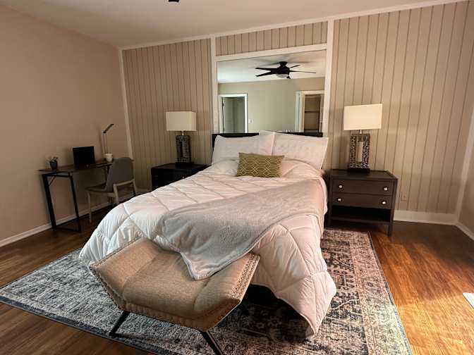 Carlos's room