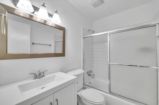 lifedoorrentals's room
