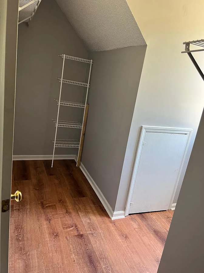 Alcove Rooms's room