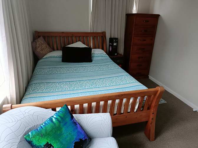 LYNDA's room