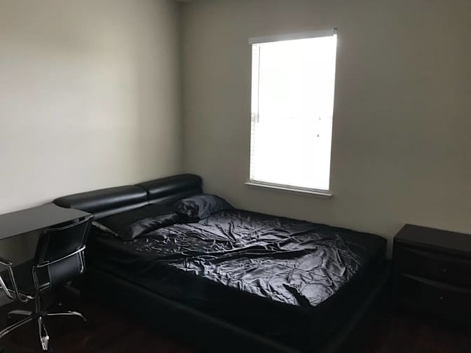 tom's room