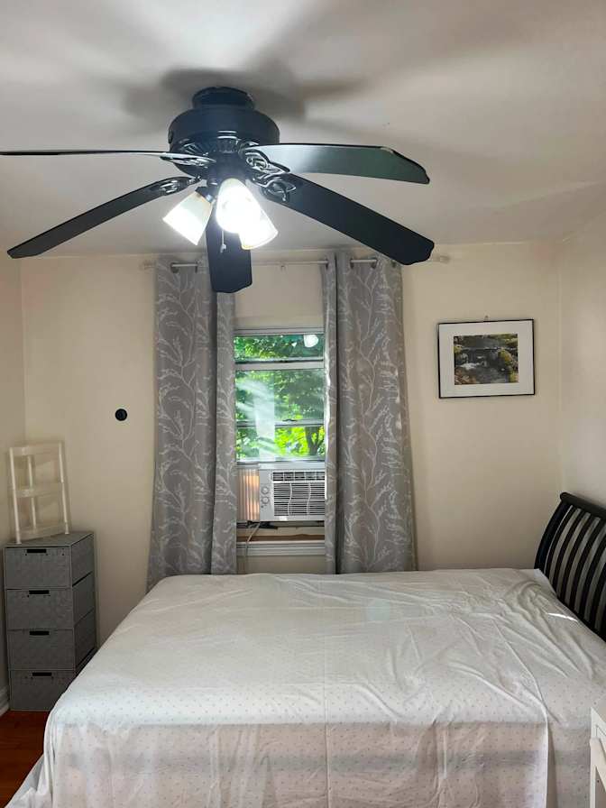 Helen Chen's room