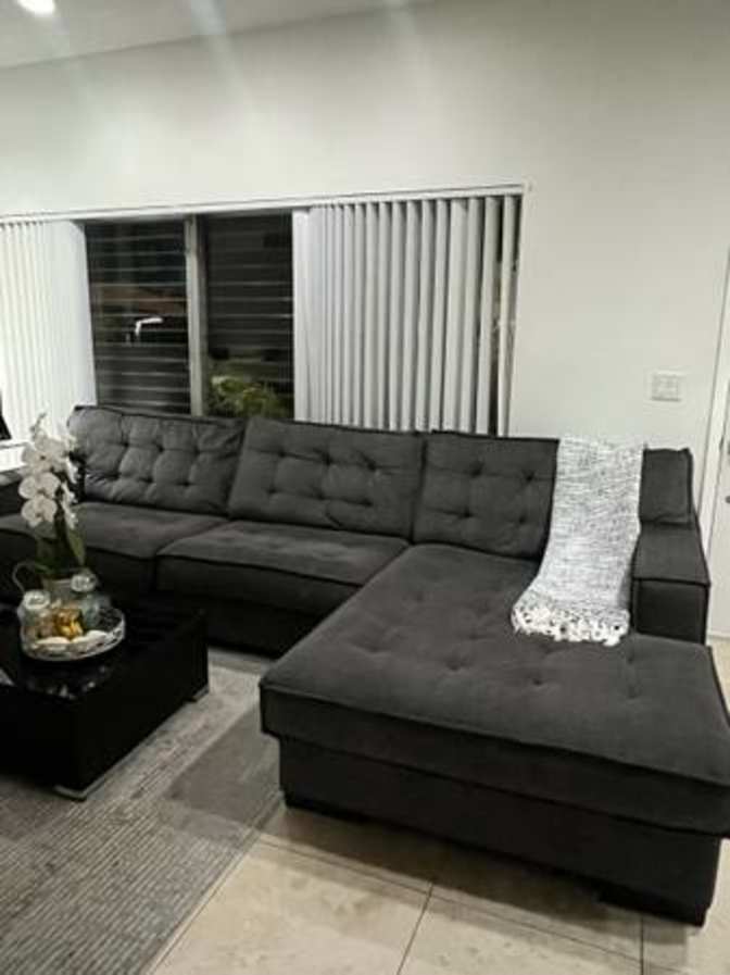 NORA  FERNANDEZ's room