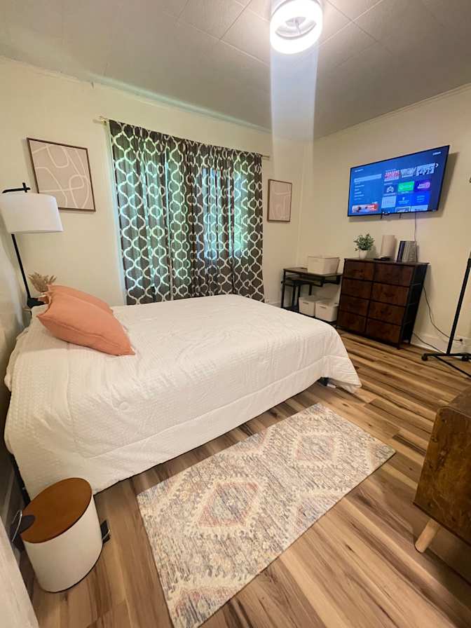 Lotus Consulting and Management LLC's room