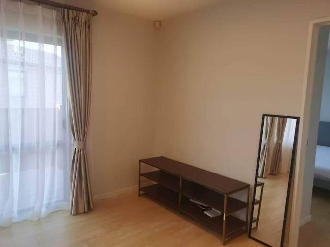 Jun's room