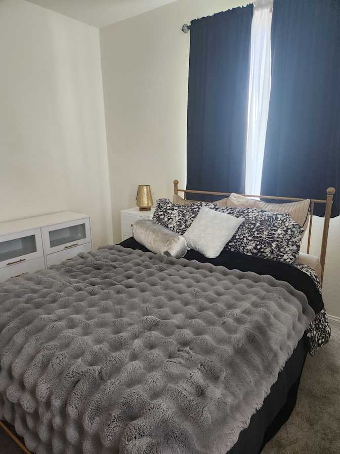 BIVORY B JOHNSON's room