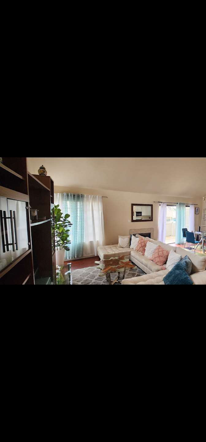 karla hernandez's room