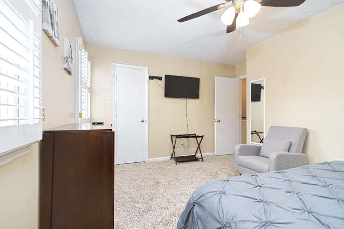 Alcove Rooms's room