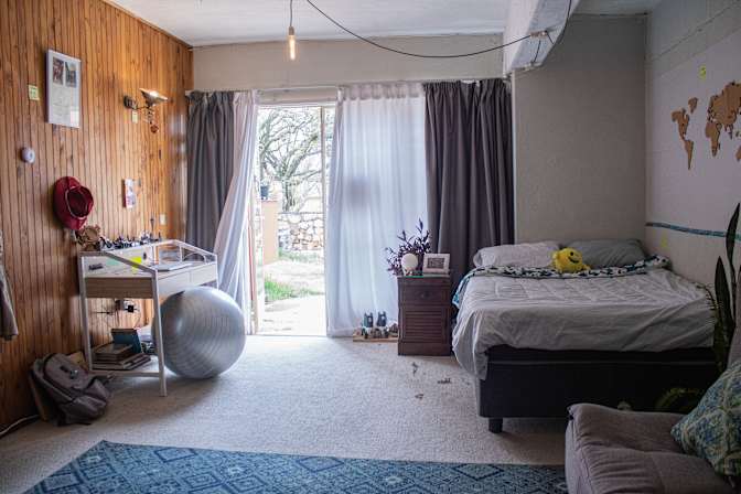 Salma Tanaka's room