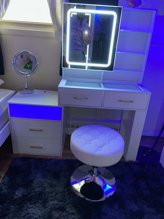 Amari's room