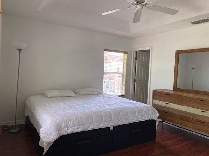 Laura Mateus's room
