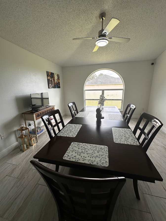 Glass Connect Housing Solutions's room