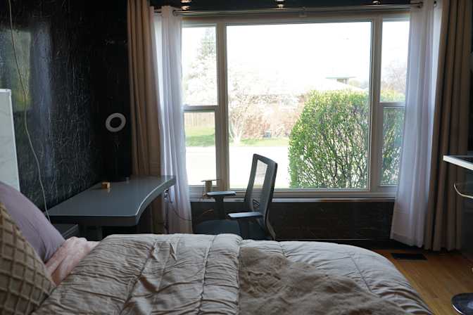 Dee's room