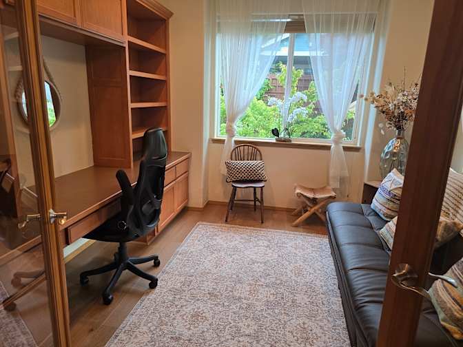 BETTY NEULEIB's room