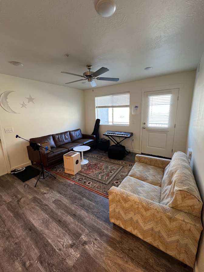 Elle Sanders's room
