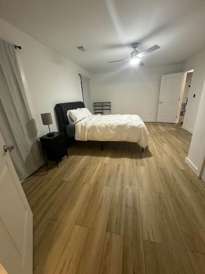 Alcove Rooms's room