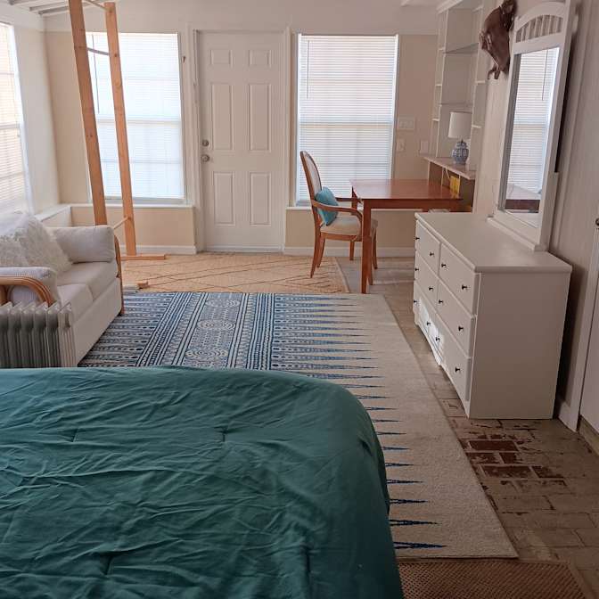Leslie's room