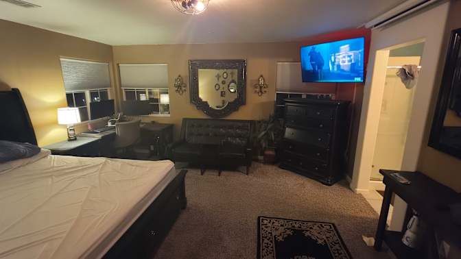 Carlos's room