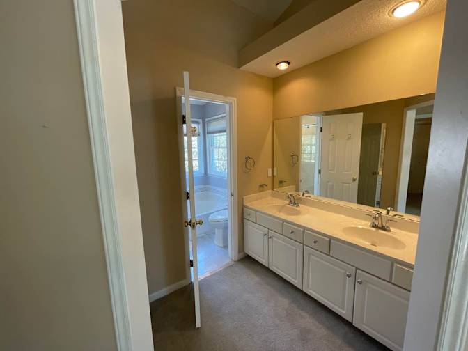 Alcove Rooms's room