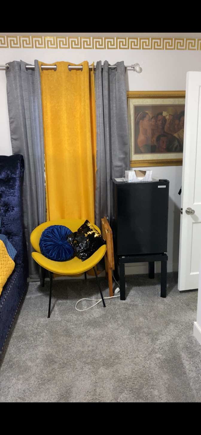 Essence's room