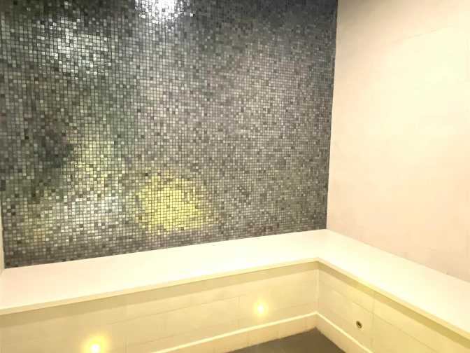 Neo's room