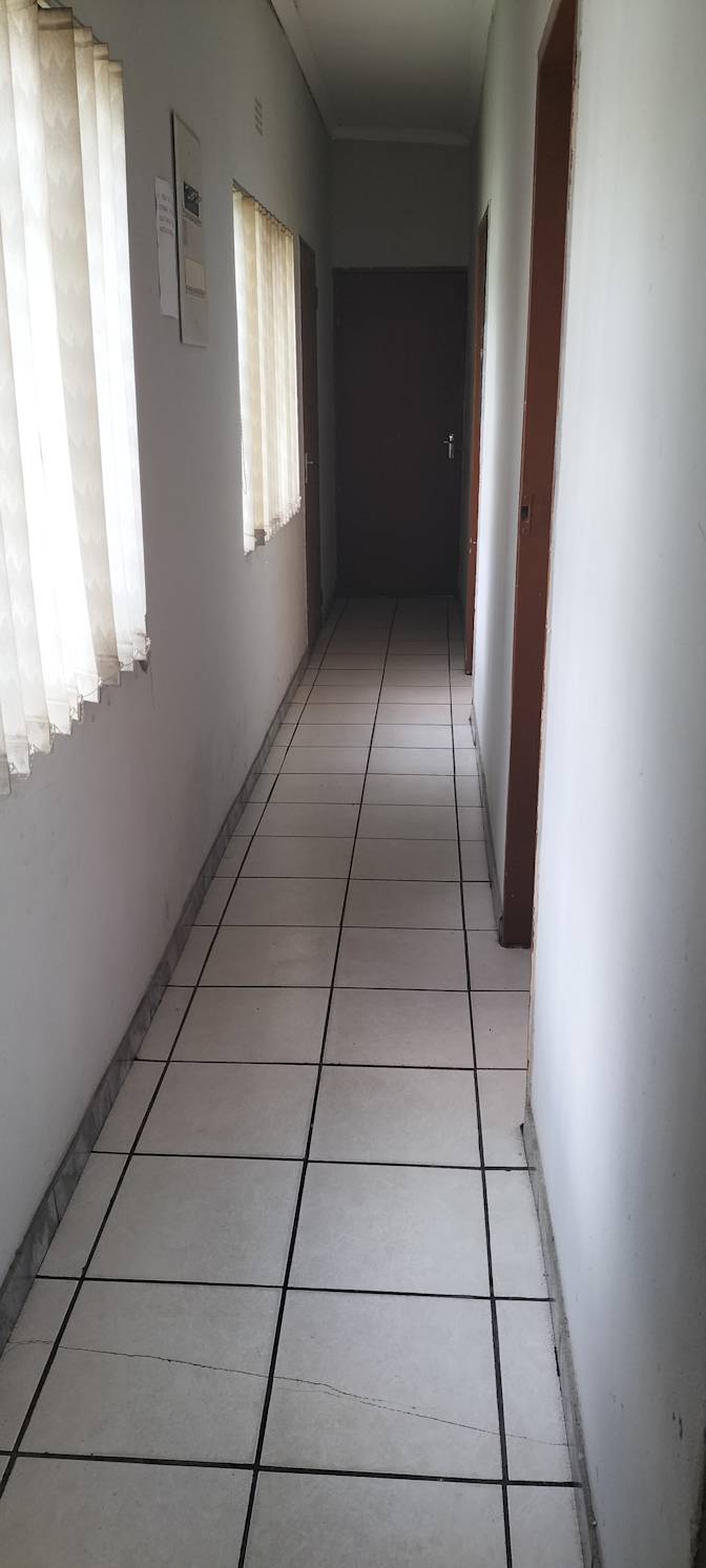 Jeanett's room