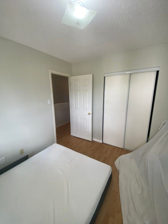 Kinaan aziz's room