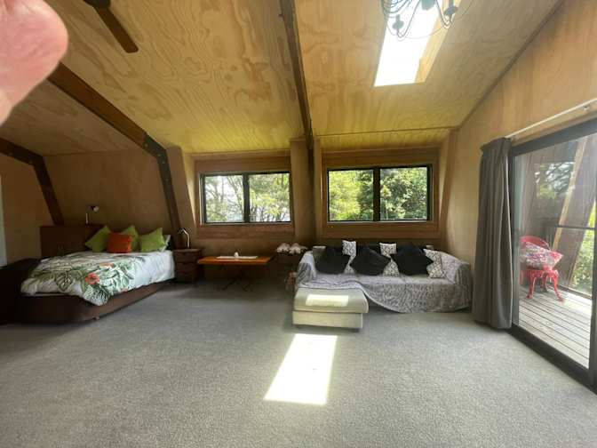 Carrie and Wayne Roberts's room