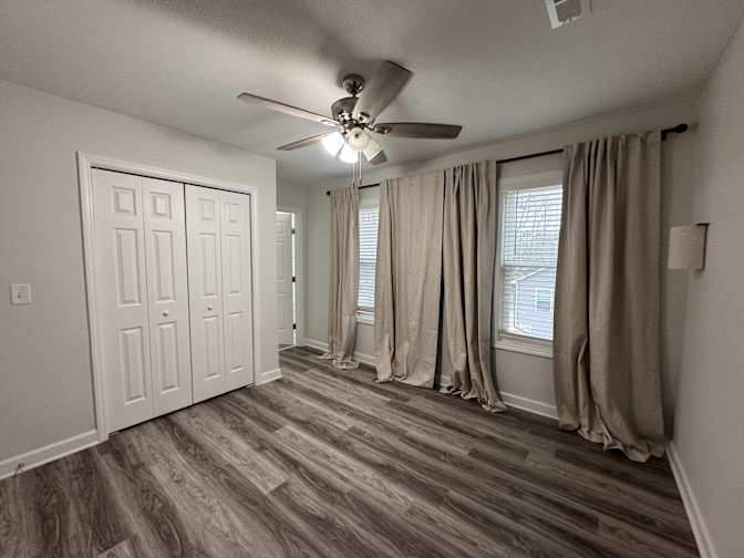 Alcove Rooms's room