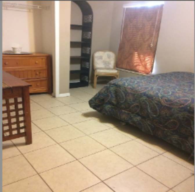 AlohaBeachArt's room