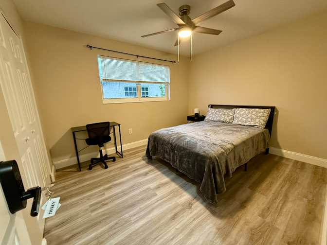 Dee's room