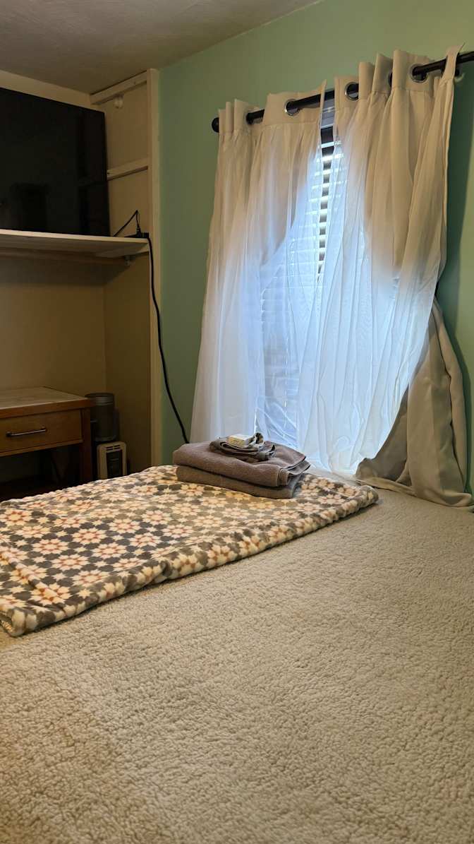Carolyn M Milks's room
