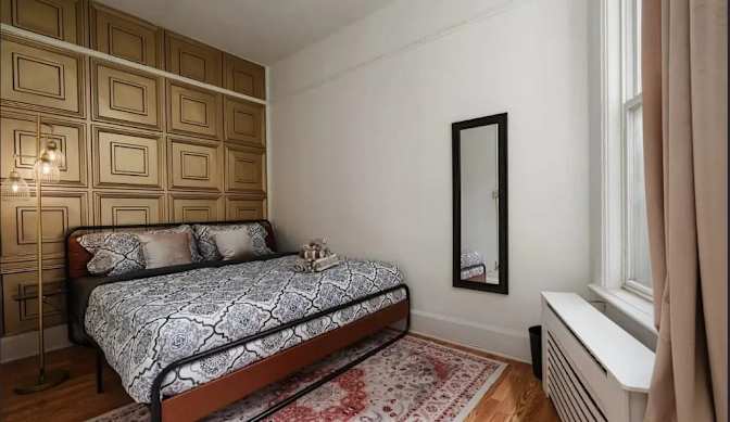 Roommate Needed's room