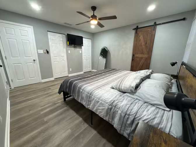 Alcove Rooms's room