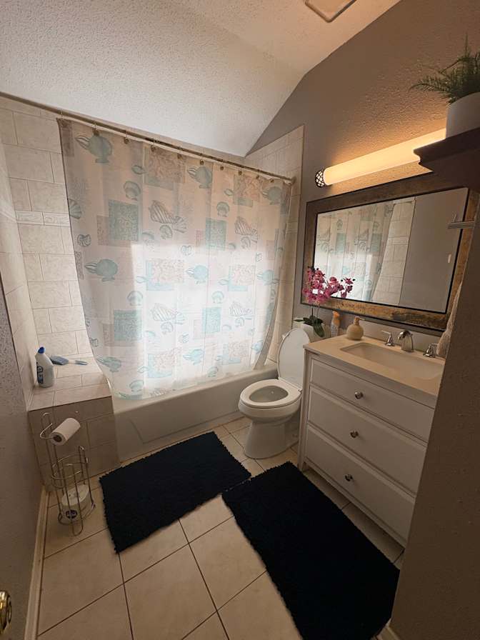Reina's room