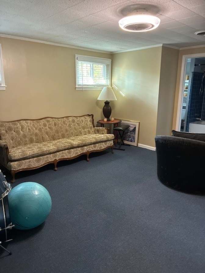 Craig D Bowen's room
