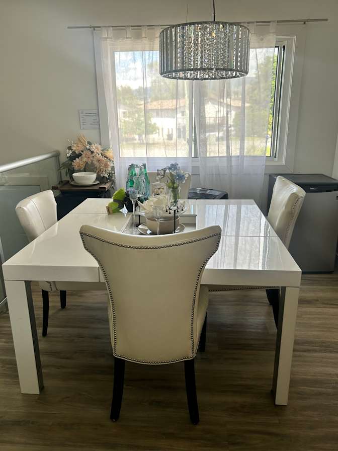 Katy Saunders's room