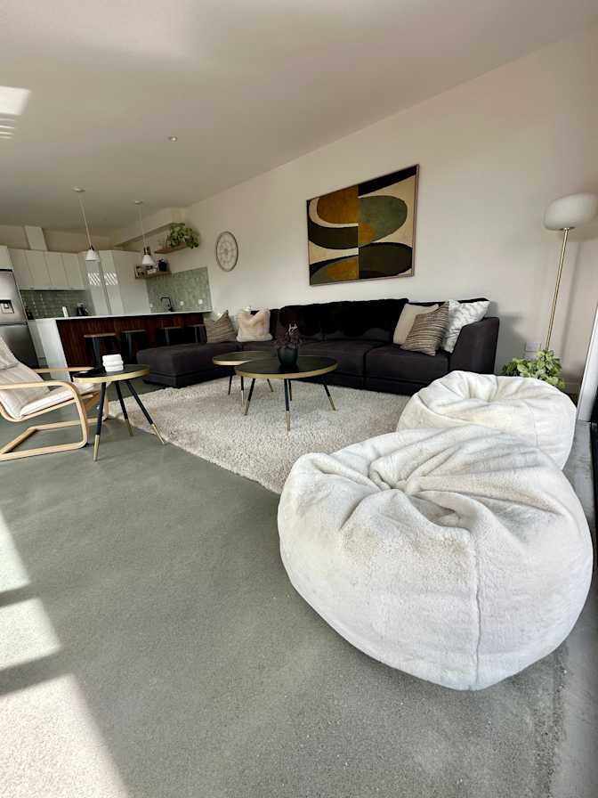 Linda A.'s room