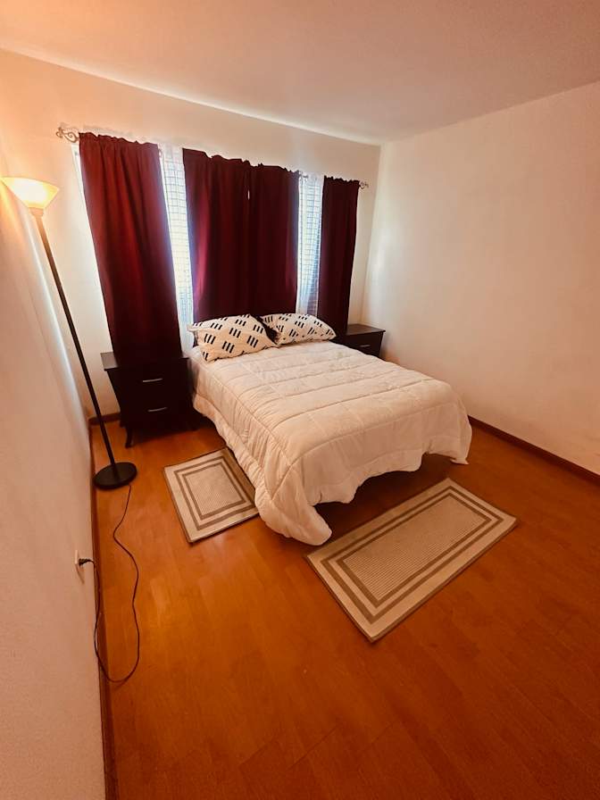 Lorna  Bravo's room