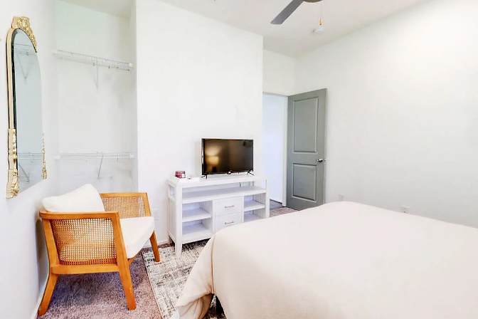 Alcove Rooms's room