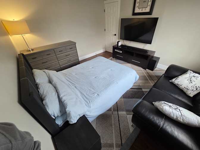 Chris Wonderful's room