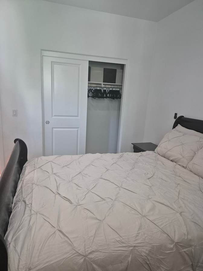 GLADYS's room