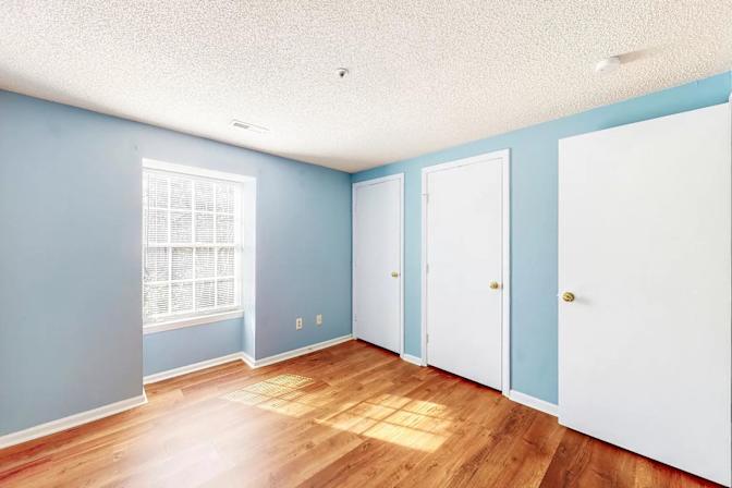Alcove Rooms's room
