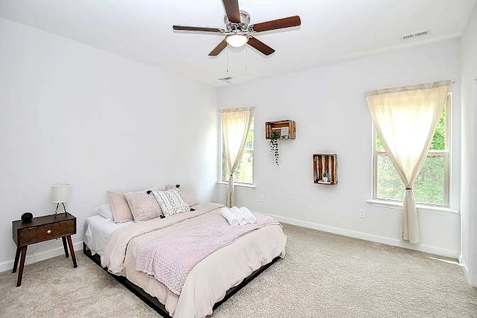 Alcove Rooms's room
