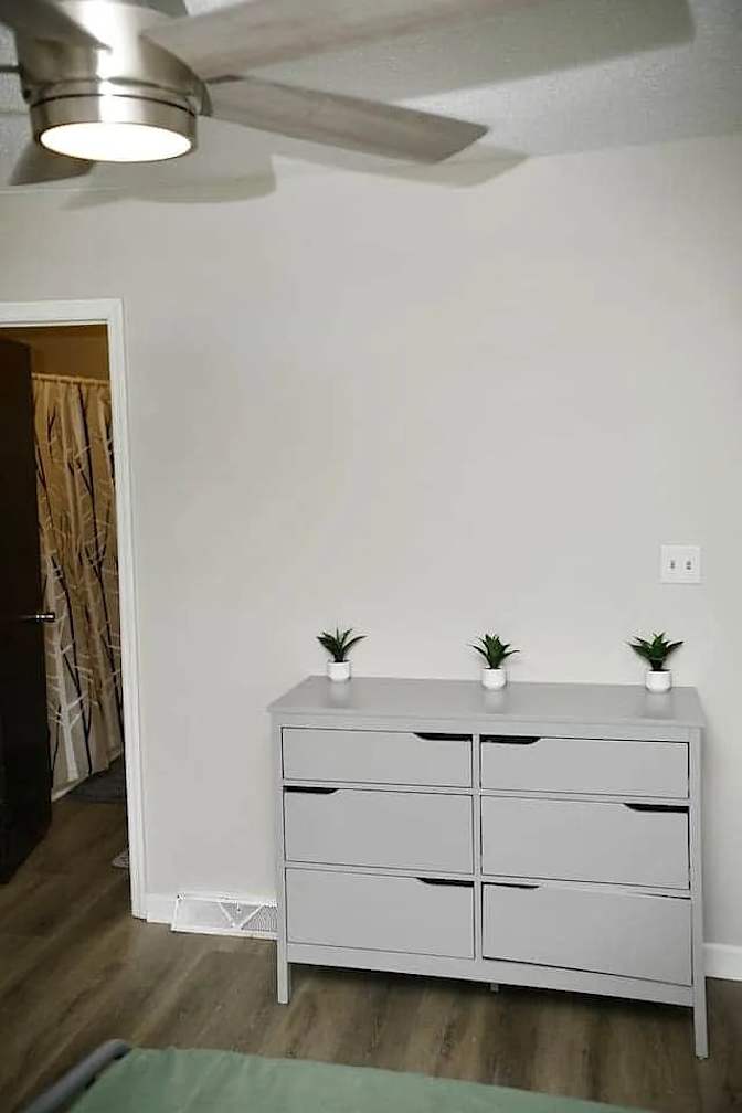 Alcove Rooms's room