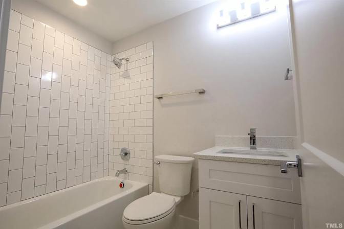 Alcove Rooms's room