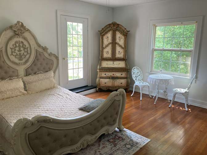 Avenue's room