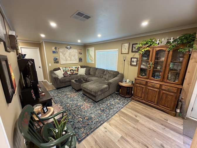Chandra Bernd's room