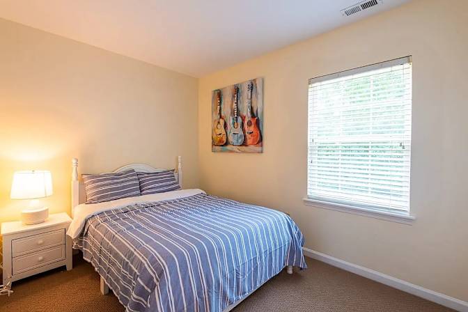 Alcove Rooms's room