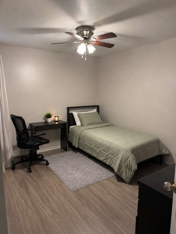 Yose Carbonel's room
